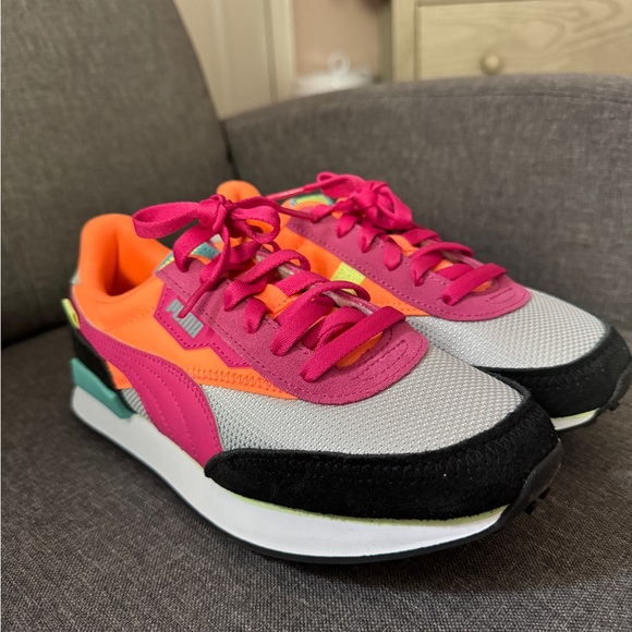 NWOT - PUMA Future Rider Colorful Women’s Sneakers - Pink, Orange, and Gray - Picture 3 of 6